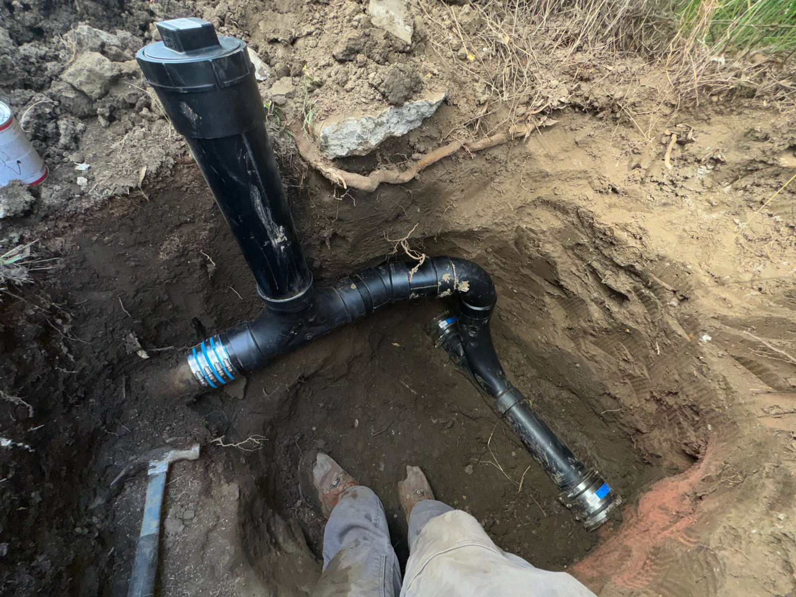 Exposed drain assembly within an open trench